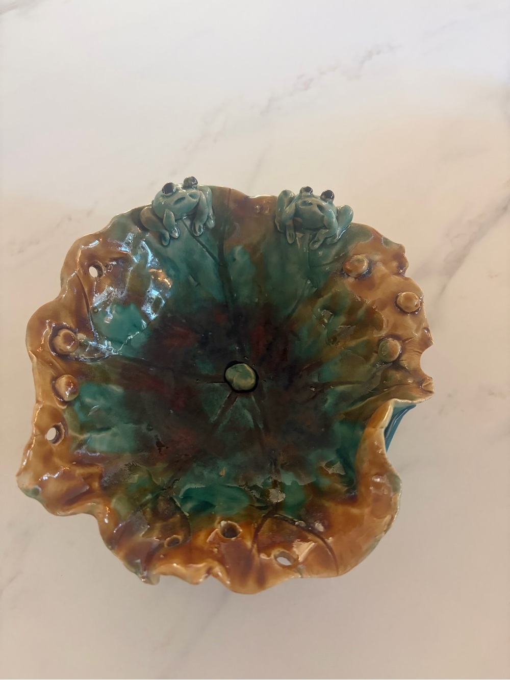 Handmade Majolica Style Ceramic Lily Pad Dish with Frogs